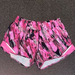 LuluLemon — Hotty Hot Shorts 4” — 8 Tall